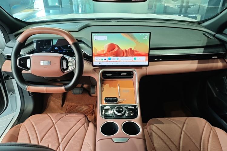 Used Geely Galaxy L6 2025 EM-i 140km Long-Range Version Center Console