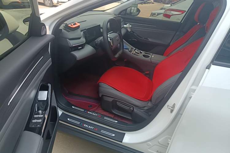 Used Geely Galaxy L6 2025 EM-i 60km Launch Edition Driver Seat