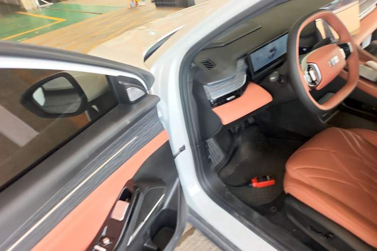 Used Geely Galaxy L6 2025 EM-i 140km Explorer+ Edition Driver Seat