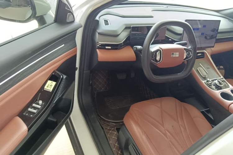 Used Geely Galaxy L6 2025 EM-i 140km Long-Range Version Driver Seat