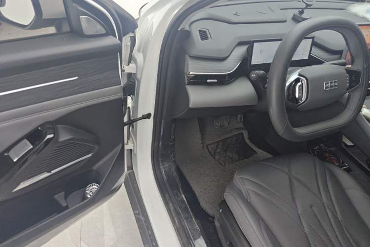 Used Geely Galaxy L6 2025 EM-i 140km Explorer+ Edition Driver Seat