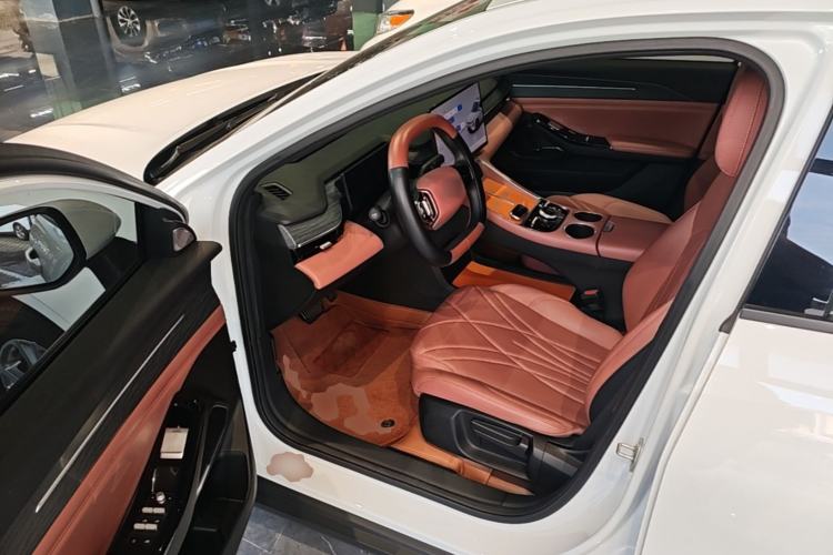 Used Geely Galaxy L6 2025 EM-i 140km Long-Range Version Driver Seat