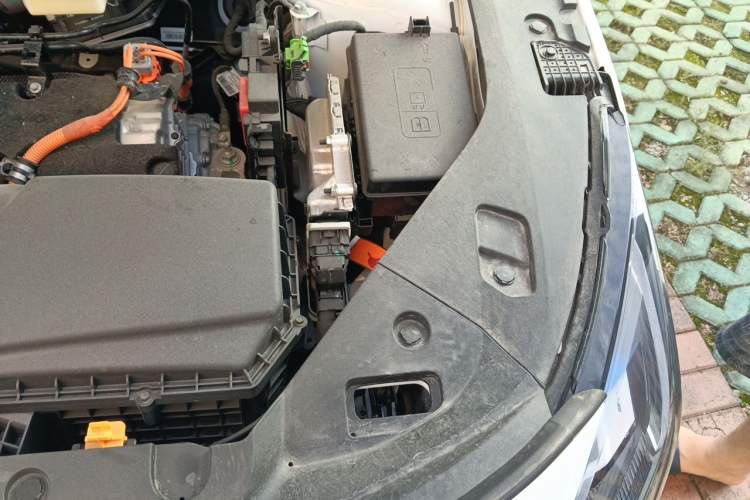 Used Geely Galaxy L6 2025 EM-i 60km Launch Edition Engine Bay Left