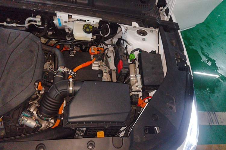 Used Geely Galaxy L6 2025 EM-i 60km Launch Edition Engine Bay Left