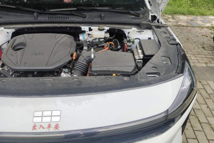 Used Geely Galaxy L6 2025 EM-i 60km Launch Edition Engine Bay Left