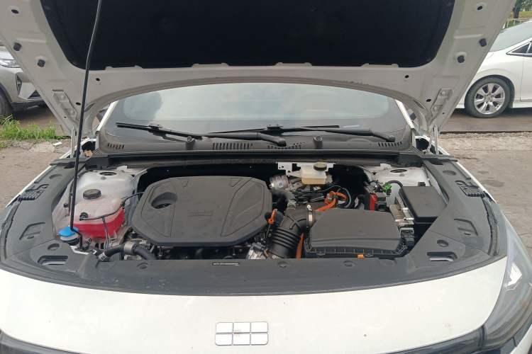 Used Geely Galaxy L6 2025 EM-i 140km Long-Range Version Engine Bay