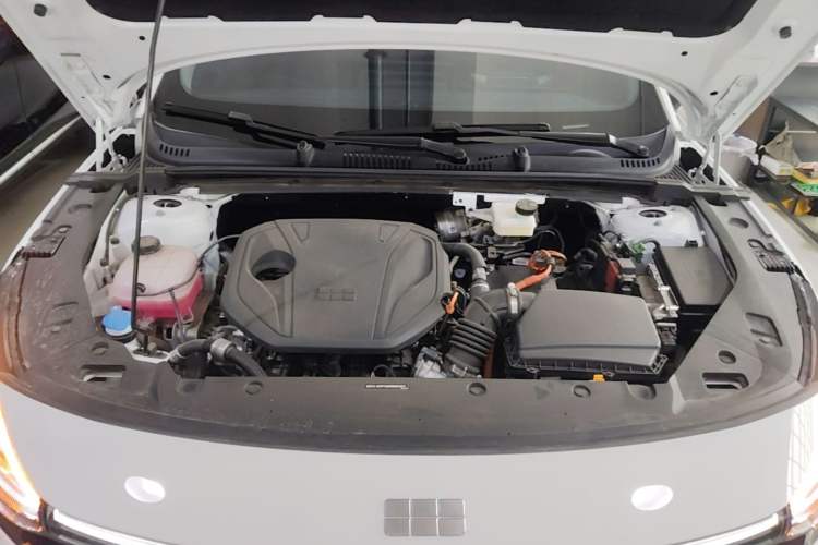 Used Geely Galaxy L6 2025 EM-i 140km Starship Edition Engine Bay