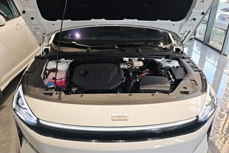 Used Geely Galaxy L6 2025 EM-i 140km Long-Range Version Engine Bay