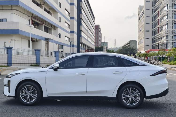 Used Geely Galaxy L6 2025 EM-i 140km Long-Range Version Exterior 3