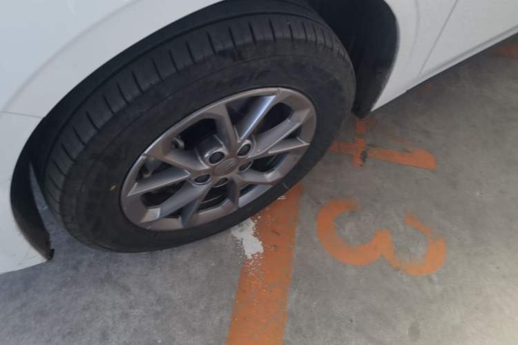 Used Geely Galaxy L6 2025 EM-i 60km Launch Edition Exterior 4