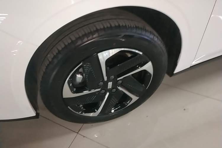 Used Geely Galaxy L6 2025 EM-i 140km Explorer+ Edition Exterior 4