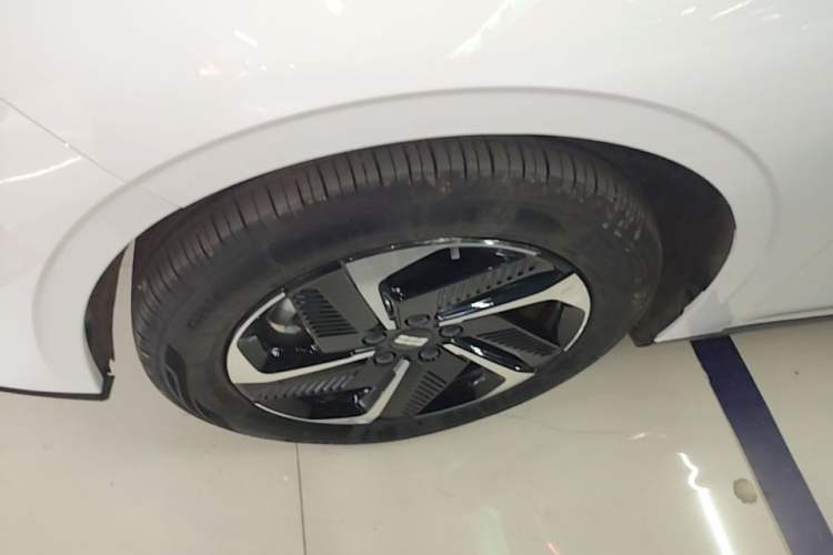 Used Geely Galaxy L6 2025 EM-i 140km Explorer+ Edition Exterior 4