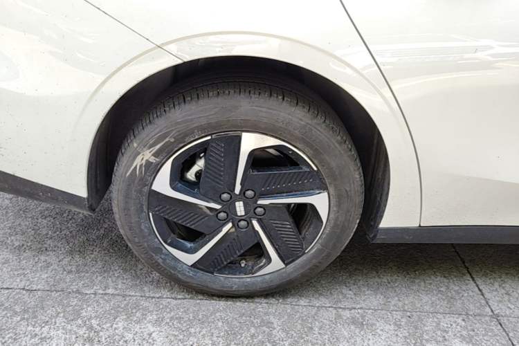Used Geely Galaxy L6 2025 EM-i 140km Explorer+ Edition Exterior 5