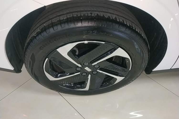Used Geely Galaxy L6 2025 EM-i 140km Explorer+ Edition Exterior 5