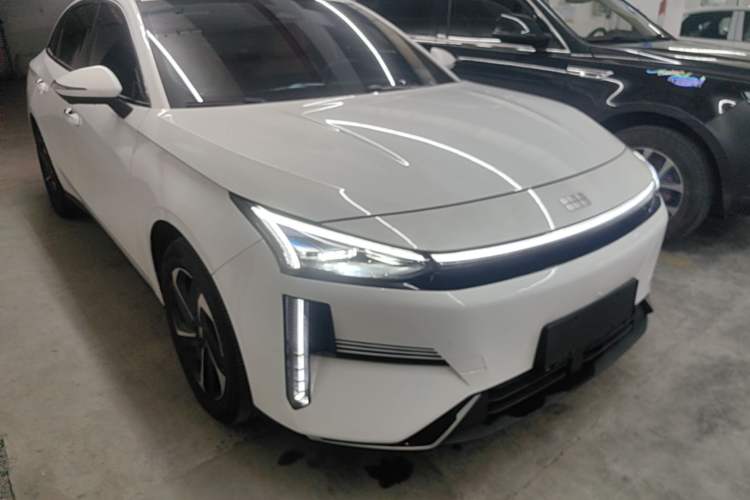 Used Geely Galaxy L6 2025 EM-i 140km Starship Edition Front Right 45 Deg