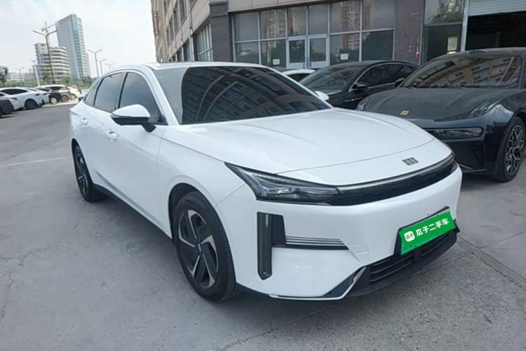 Used Geely Galaxy L6 2025 EM-i 140km Explorer+ Edition Front Right 45 Deg