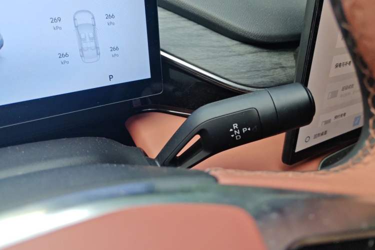 Used Geely Galaxy L6 2025 EM-i 140km Starship Edition Gear Lever