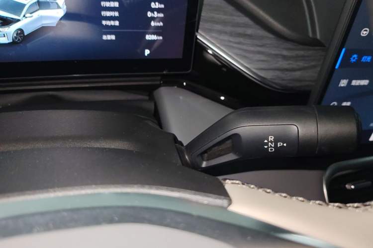 Used Geely Galaxy L6 2025 EM-i 140km Starship Edition Gear Lever