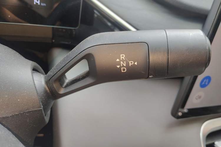 Used Geely Galaxy L6 2025 EM-i 140km Long-Range Version Gear Lever