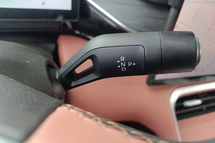 Used Geely Galaxy L6 2025 EM-i 140km Explorer+ Edition Gear Lever