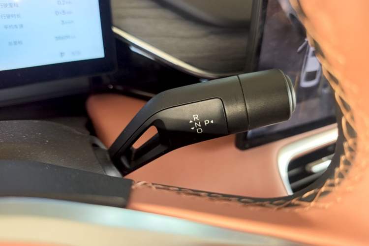 Used Geely Galaxy L6 2025 EM-i 140km Explorer+ Edition Gear Lever