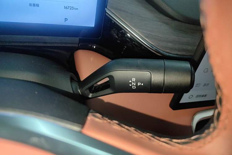 Used Geely Galaxy L6 2025 EM-i 140km Starship Edition Gear Lever