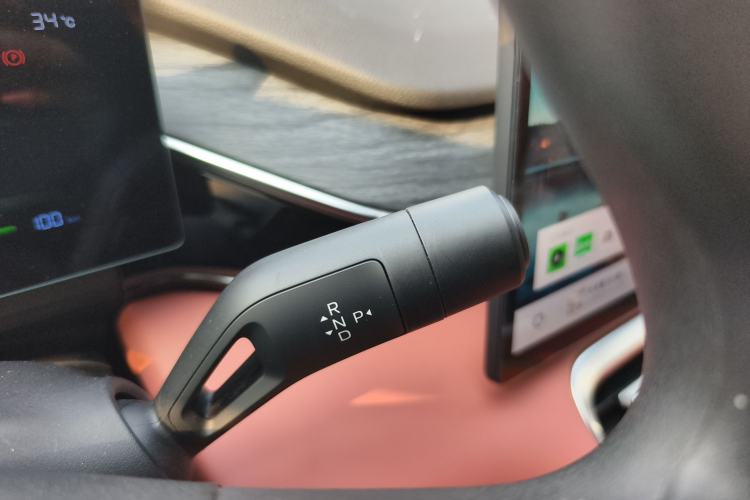 Used Geely Galaxy L6 2025 EM-i 140km Long-Range Version Gear Lever