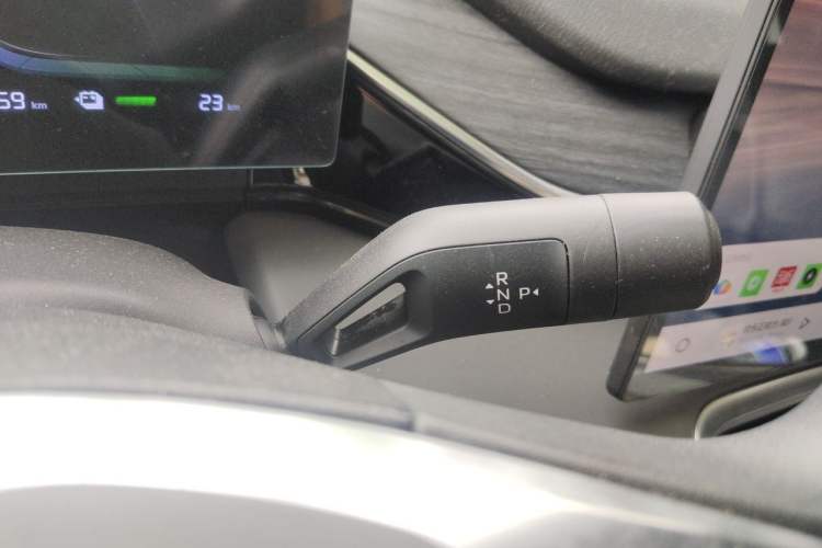 Used Geely Galaxy L6 2025 EM-i 60km Launch Edition Gear Lever