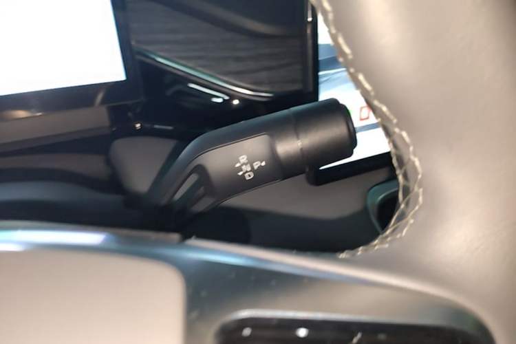 Used Geely Galaxy L6 2025 EM-i 140km Explorer+ Edition Gear Lever
