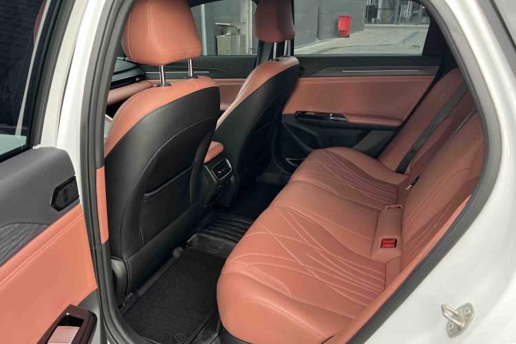 Used Geely Galaxy L6 2025 EM-i 140km Explorer+ Edition Interior 1