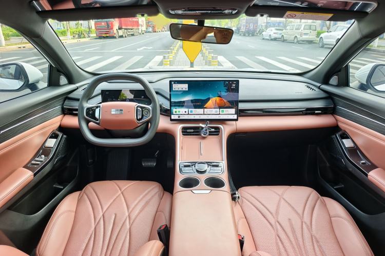 Used Geely Galaxy L6 2025 EM-i 140km Long-Range Version Interior 3