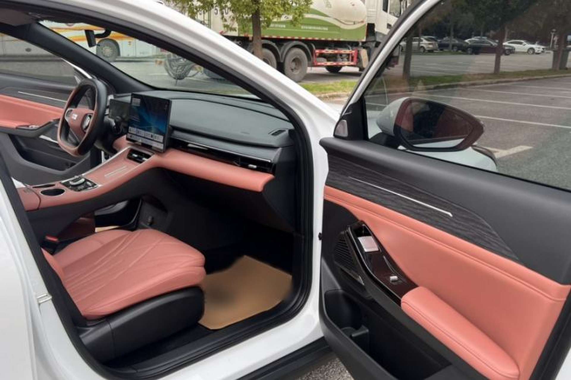 Used Geely Galaxy L6 2025 EM-i 60km Launch Edition Interior 7