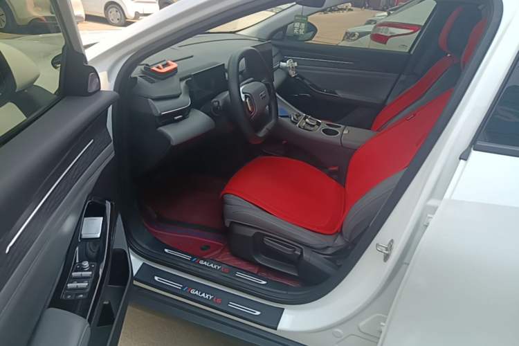 Used Geely Galaxy L6 2025 EM-i 60km Launch Edition Left Front Seat