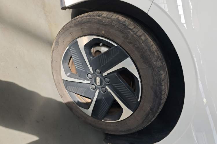 Used Geely Galaxy L6 2025 EM-i 140km Starship Edition Left Front Wheel Hub