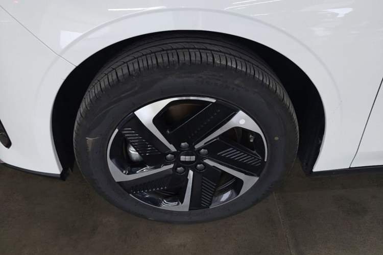 Used Geely Galaxy L6 2025 EM-i 140km Starship Edition Left Front Wheel Hub