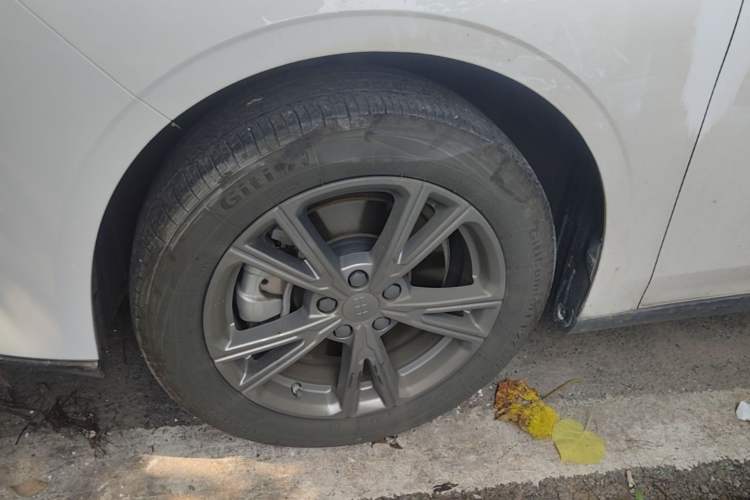 Used Geely Galaxy L6 2025 EM-i 140km Long-Range Version Left Front Wheel Hub