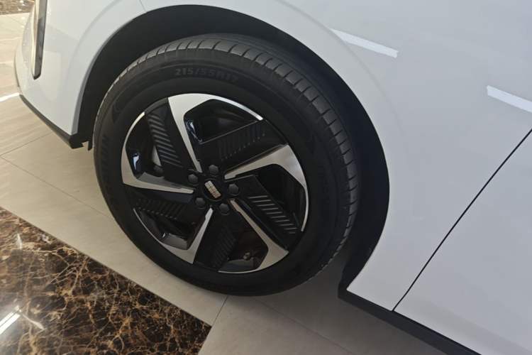 Used Geely Galaxy L6 2025 EM-i 140km Starship Edition Left Front Wheel Hub