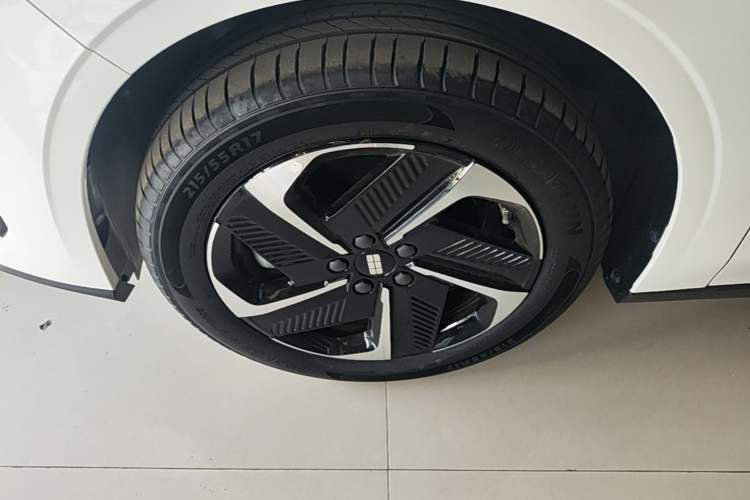 Used Geely Galaxy L6 2025 EM-i 140km Explorer+ Edition Left Front Wheel Hub