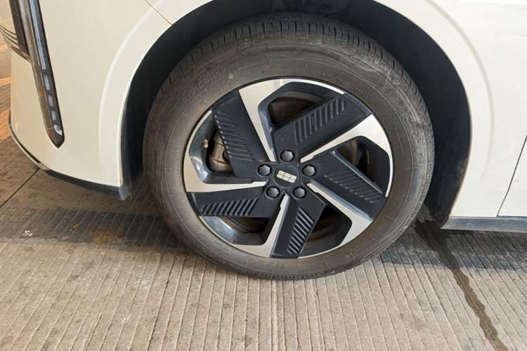 Used Geely Galaxy L6 2025 EM-i 140km Explorer+ Edition Left Front Wheel Hub