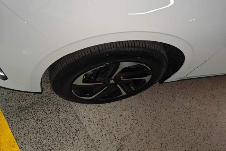 Used Geely Galaxy L6 2025 EM-i 140km Explorer+ Edition Left Front Wheel Hub