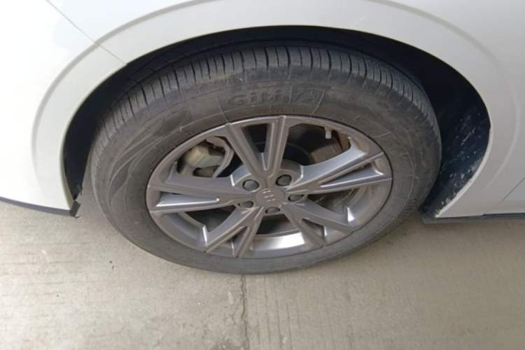 Used Geely Galaxy L6 2025 EM-i 140km Long-Range Version Left Front Wheel Hub