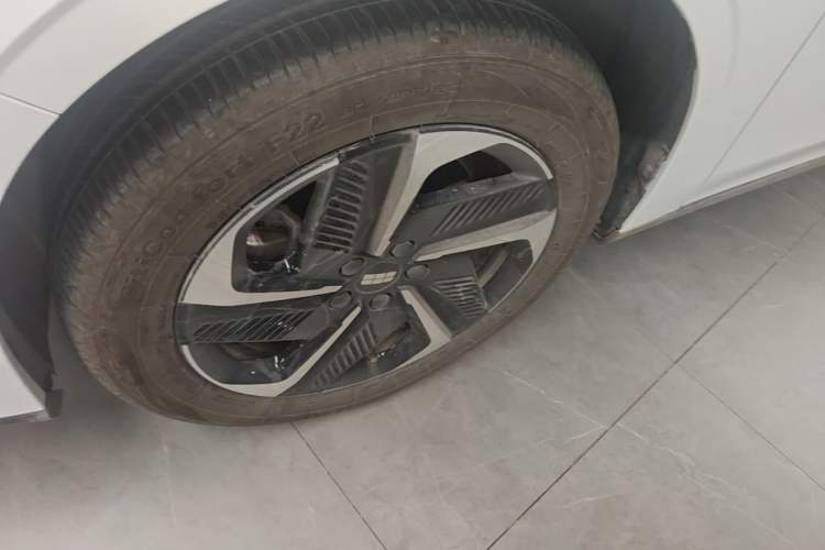 Used Geely Galaxy L6 2025 EM-i 140km Explorer+ Edition Left Front Wheel Hub