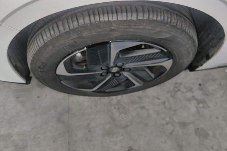 Used Geely Galaxy L6 2025 EM-i 140km Starship Edition Left Front Wheel Hub