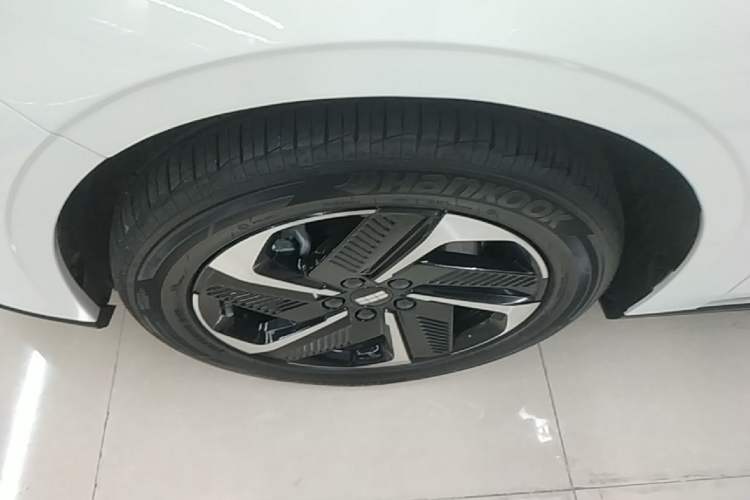 Used Geely Galaxy L6 2025 EM-i 140km Explorer+ Edition Left Front Wheel Hub
