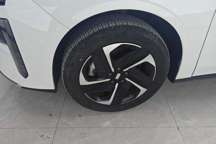 Used Geely Galaxy L6 2025 EM-i 140km Explorer+ Edition Left Front Wheel Hub