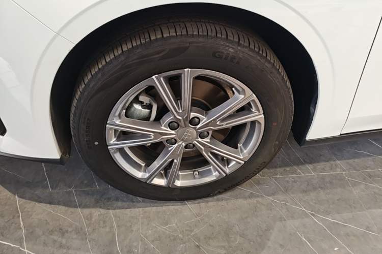 Used Geely Galaxy L6 2025 EM-i 140km Long-Range Version Left Front Wheel Hub