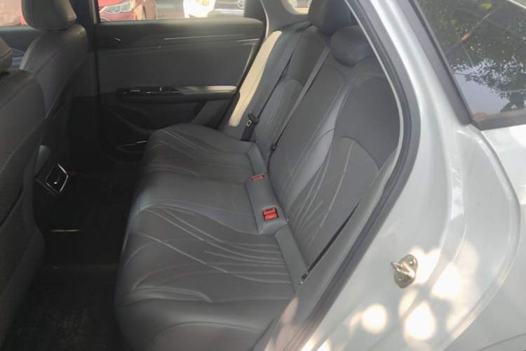 Used Geely Galaxy L6 2025 EM-i 140km Long-Range Version Left Rear Seat