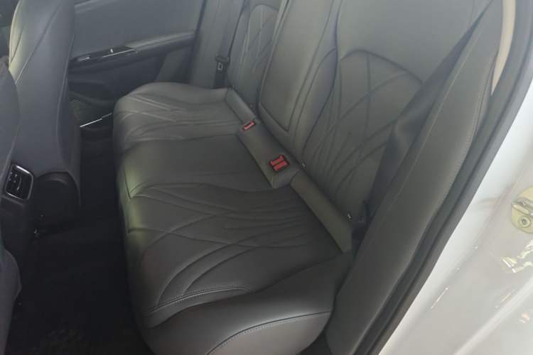 Used Geely Galaxy L6 2025 EM-i 140km Starship Edition Left Rear Seat
