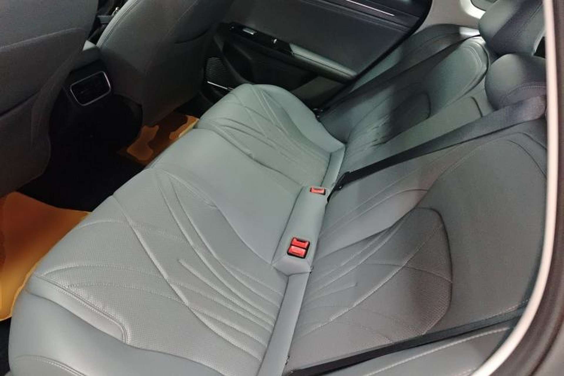Used Geely Galaxy L6 2025 EM-i 140km Long-Range Version Left Rear Seat