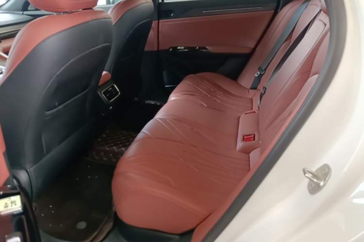 Used Geely Galaxy L6 2025 EM-i 140km Long-Range Version Left Rear Seat